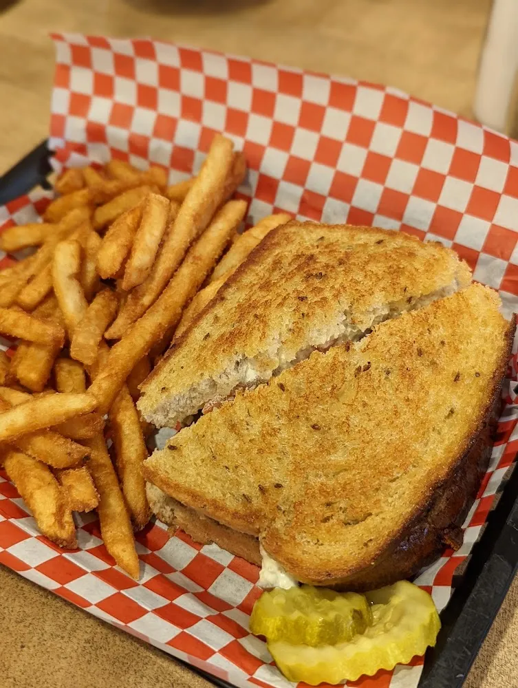 Cowan's Burger w Sweet Potato Fries
